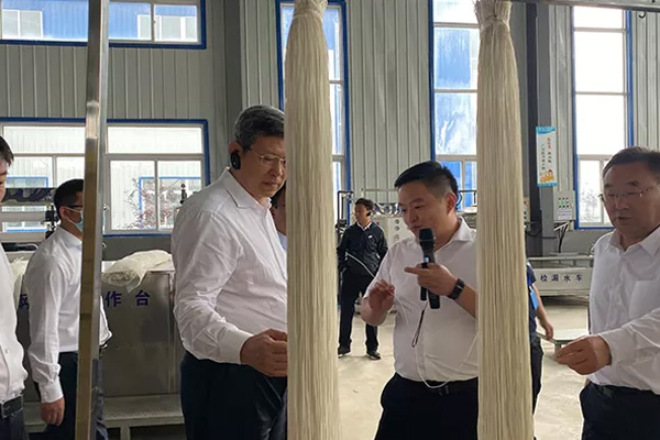 內(nèi)蒙古自治區(qū)黨委常委、通遼市委書記孟憲東攜考察團(tuán)到一諾環(huán)境考察指導(dǎo) 內(nèi)蒙古自治區(qū)黨委常委、通遼市委書記孟憲東攜考察團(tuán)到一諾環(huán)境考察指導(dǎo)